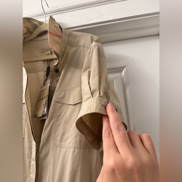 Classic Burberry Dress with Checked Collar and Belt - Picture 3 of 4